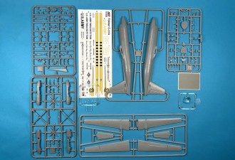 Макети  Fokker C-31A ("Golden Knights" parachute team)